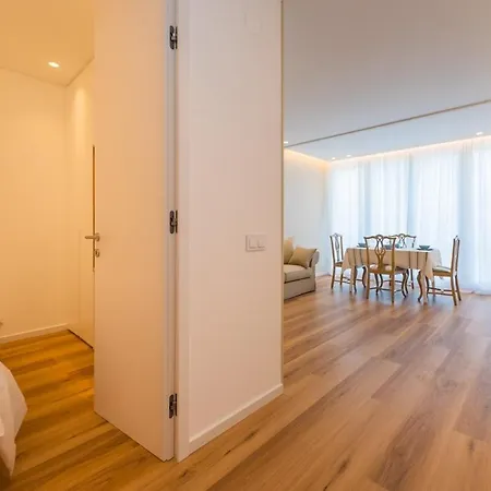 Palace - A Chic Getaway דירה