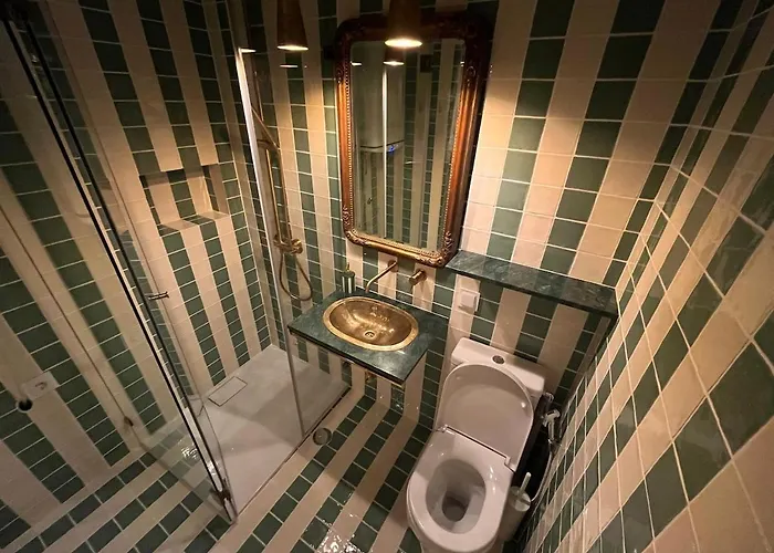 Palace - A Chic Getaway *